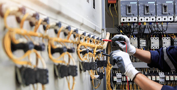 Professional Electrician technician working in Cairo, NE